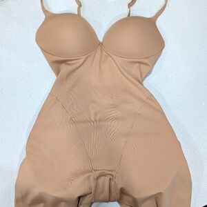 Skims Ultimate Body Pushup Butt Enhancing Padded Mid thigh Bodysuit